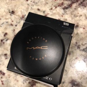 NEW! Mac Bronzing Powder in Refined Golden